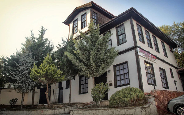 Toprakçılar Konakları