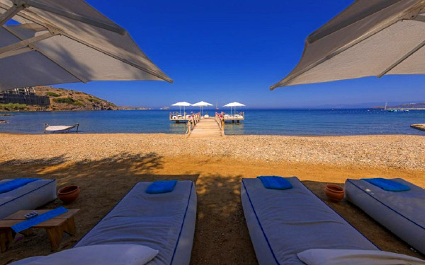 La Local Beach & Hotel