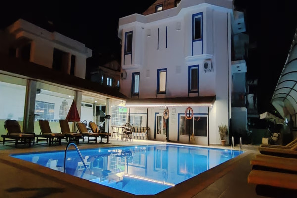 California Apart Hotel