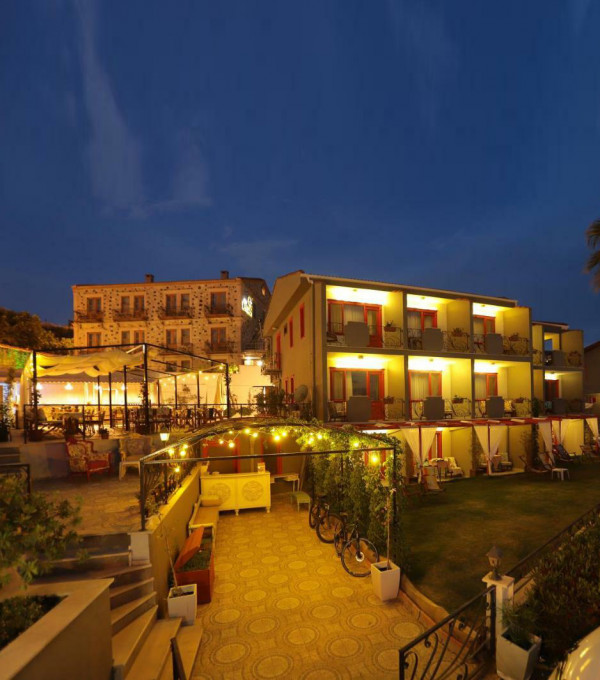 Cunda House Küçük Otel