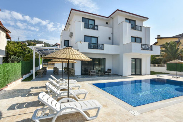 Ayvalık Beyaz Konak