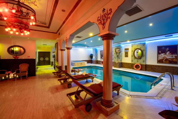 Nova Plaza Crystal Hotel