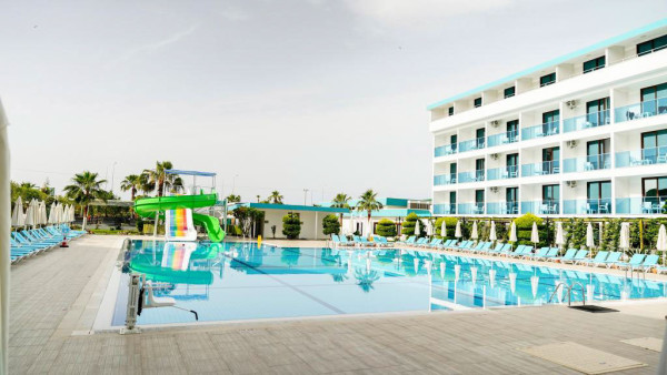 Rizom Beach Hotel