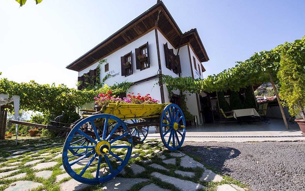 Çeşmeli Konak Hotel Garden